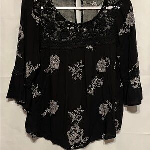 Eyeshadow Boho Blouse Crochet Top Bell Sleeve Black and White Top